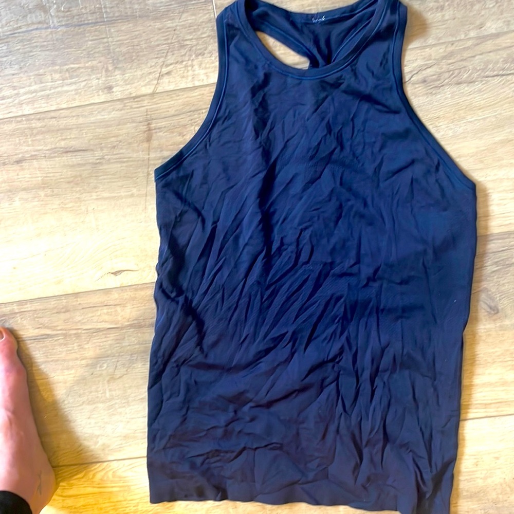 Lululemon t back racerback back tank size 8 dark purple/blue